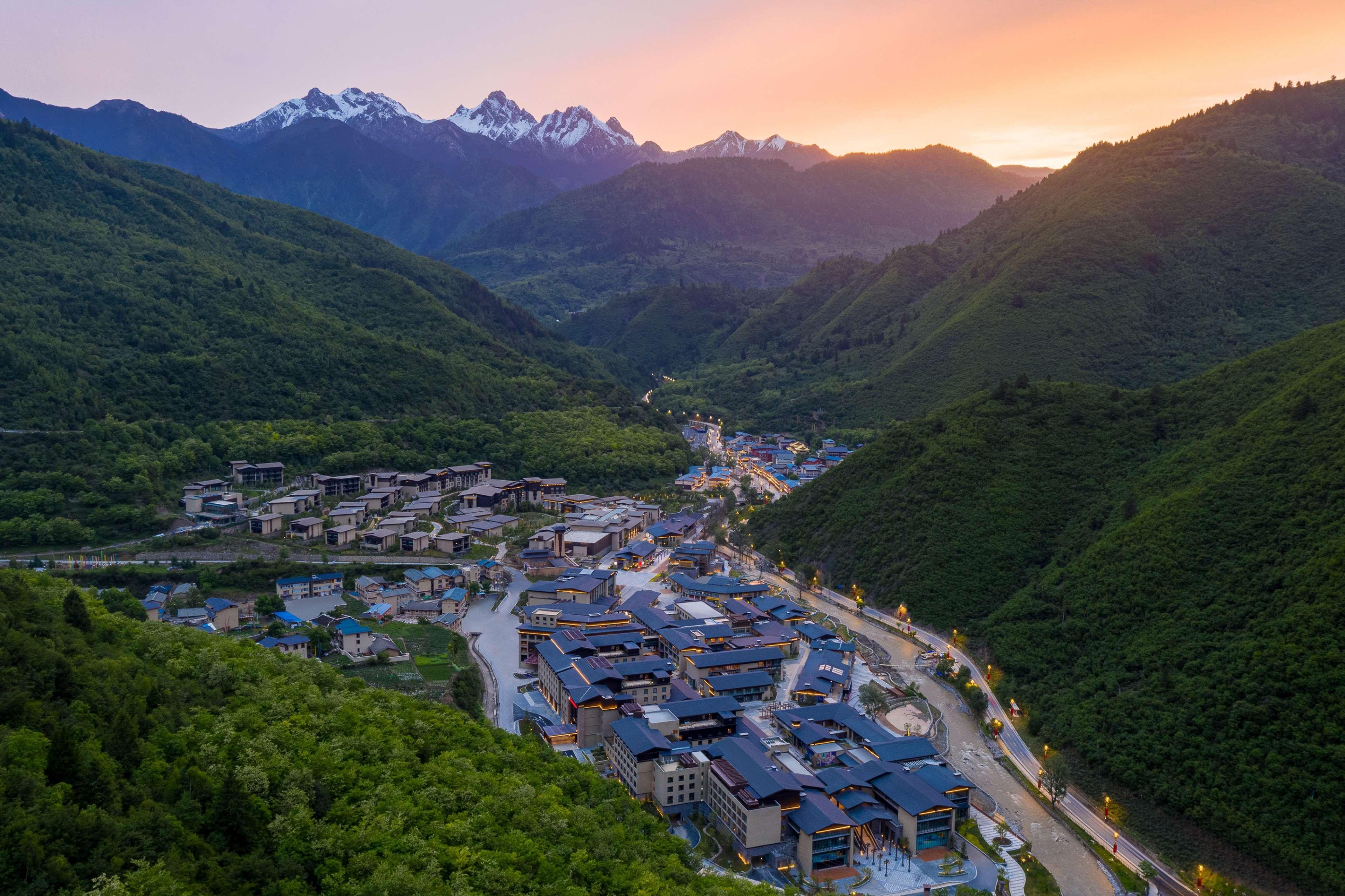 ヒルトン 九寨溝 リゾート Zhangzha Town エクステリア 写真